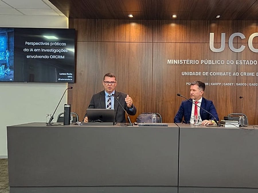 Mesa de palestra na Unidade de Combate ao Crime Organizado